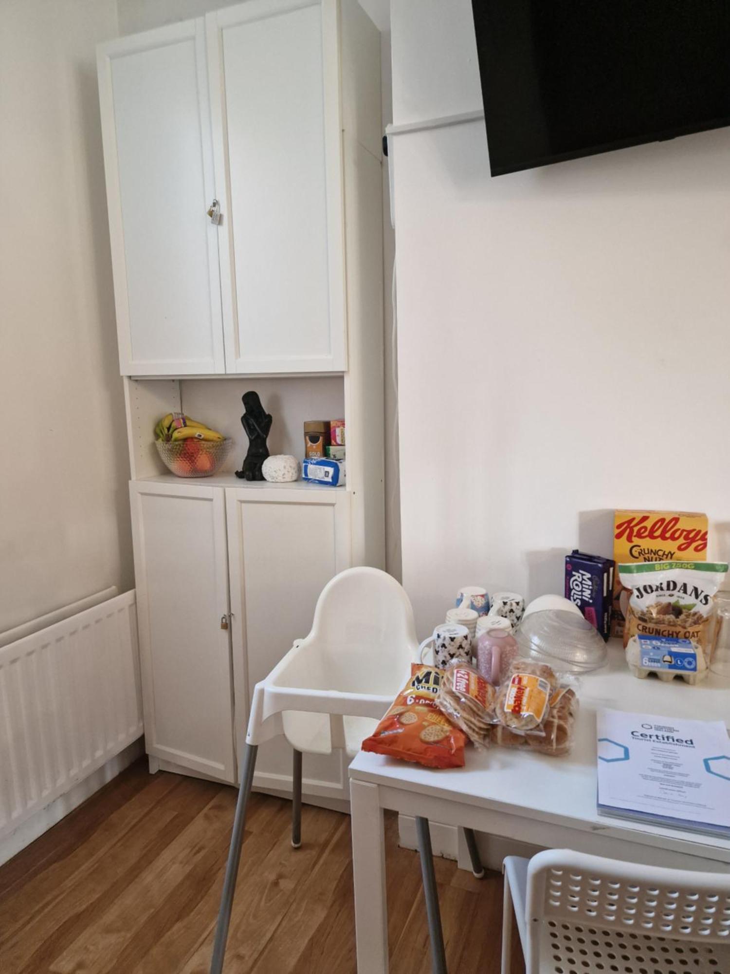 Aunty Katie'S House, Ni Tourist Board Certified & Located On The Main Oldpark Road To Belfast, With Free Continental Breakfast & Free Ultra Fast Sky Internet, Free Sky Sports & Free Sky Cinema, Self-Check In After 10Pm Gmt Hostel Eksteriør bilde