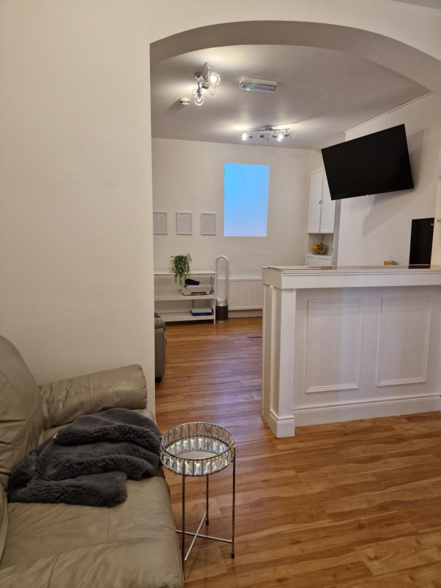 Aunty Katie'S House, Ni Tourist Board Certified & Located On The Main Oldpark Road To Belfast, With Free Continental Breakfast & Free Ultra Fast Sky Internet, Free Sky Sports & Free Sky Cinema, Self-Check In After 10Pm Gmt Hostel Eksteriør bilde