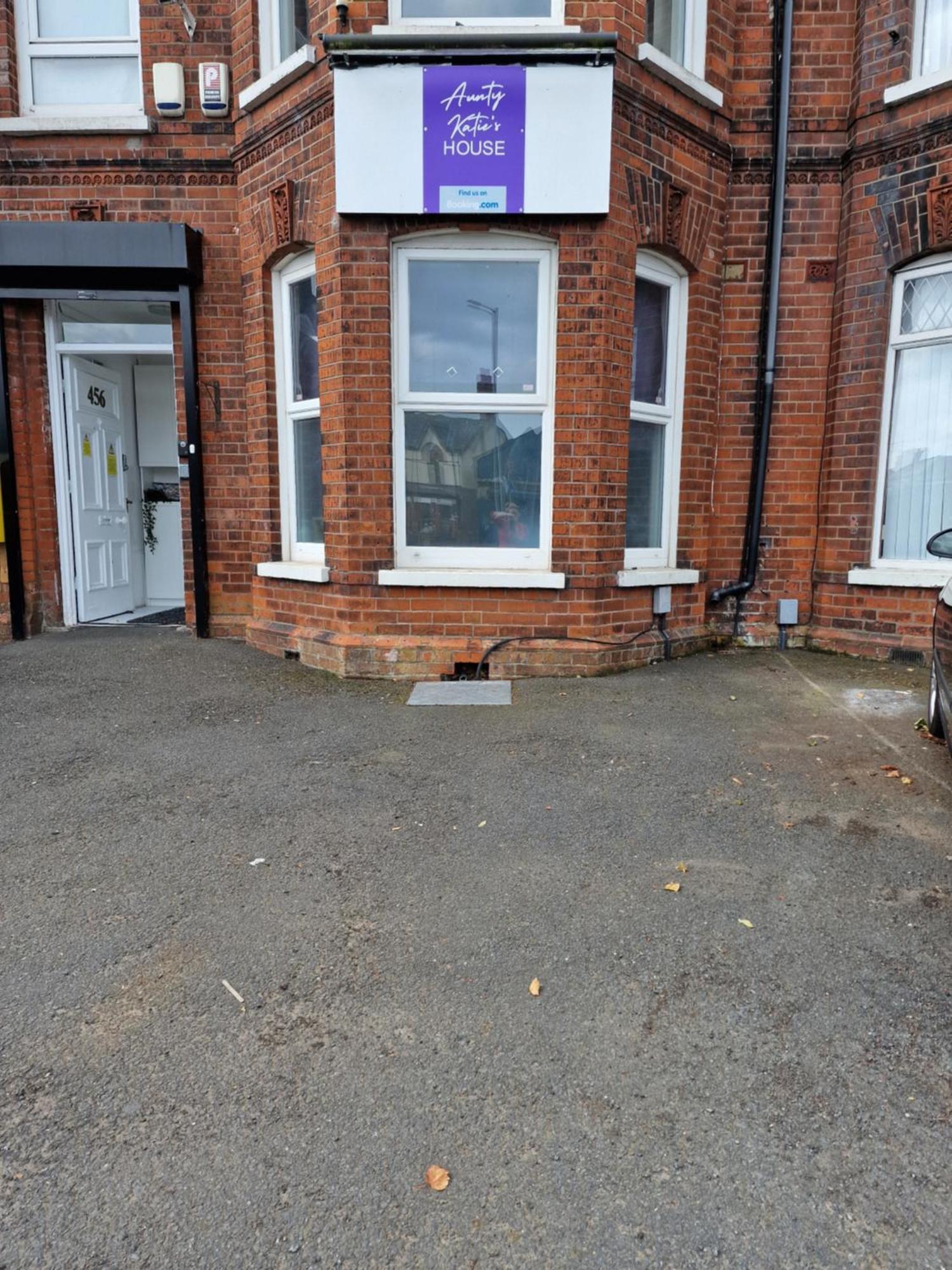 Aunty Katie'S House, Ni Tourist Board Certified & Located On The Main Oldpark Road To Belfast, With Free Continental Breakfast & Free Ultra Fast Sky Internet, Free Sky Sports & Free Sky Cinema, Self-Check In After 10Pm Gmt Hostel Eksteriør bilde