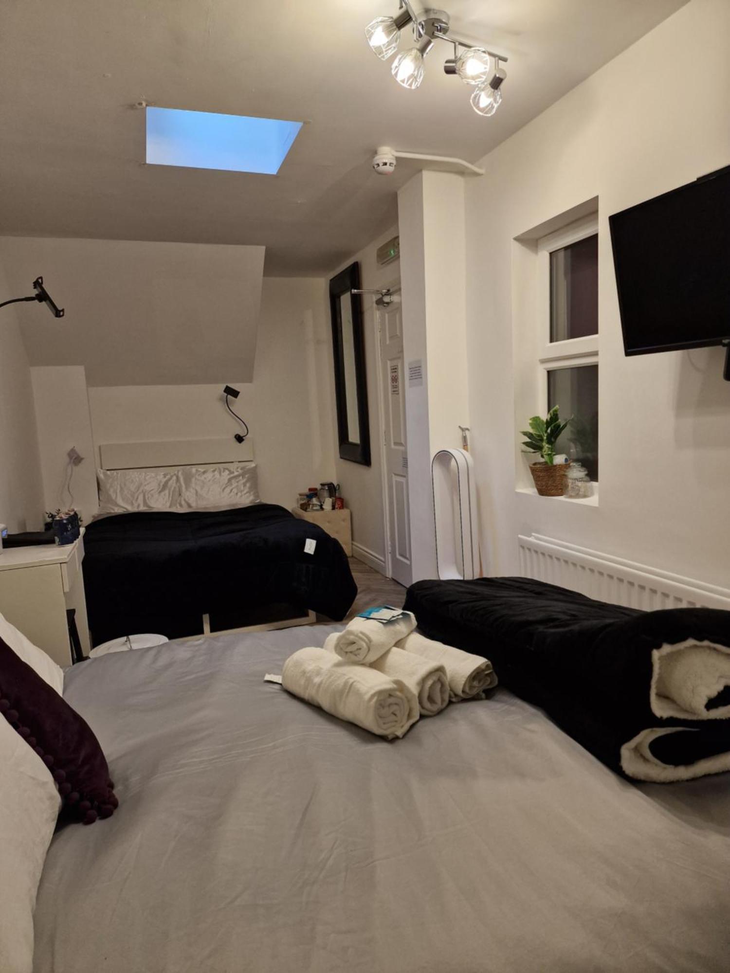 Aunty Katie'S House, Ni Tourist Board Certified & Located On The Main Oldpark Road To Belfast, With Free Continental Breakfast & Free Ultra Fast Sky Internet, Free Sky Sports & Free Sky Cinema, Self-Check In After 10Pm Gmt Hostel Eksteriør bilde