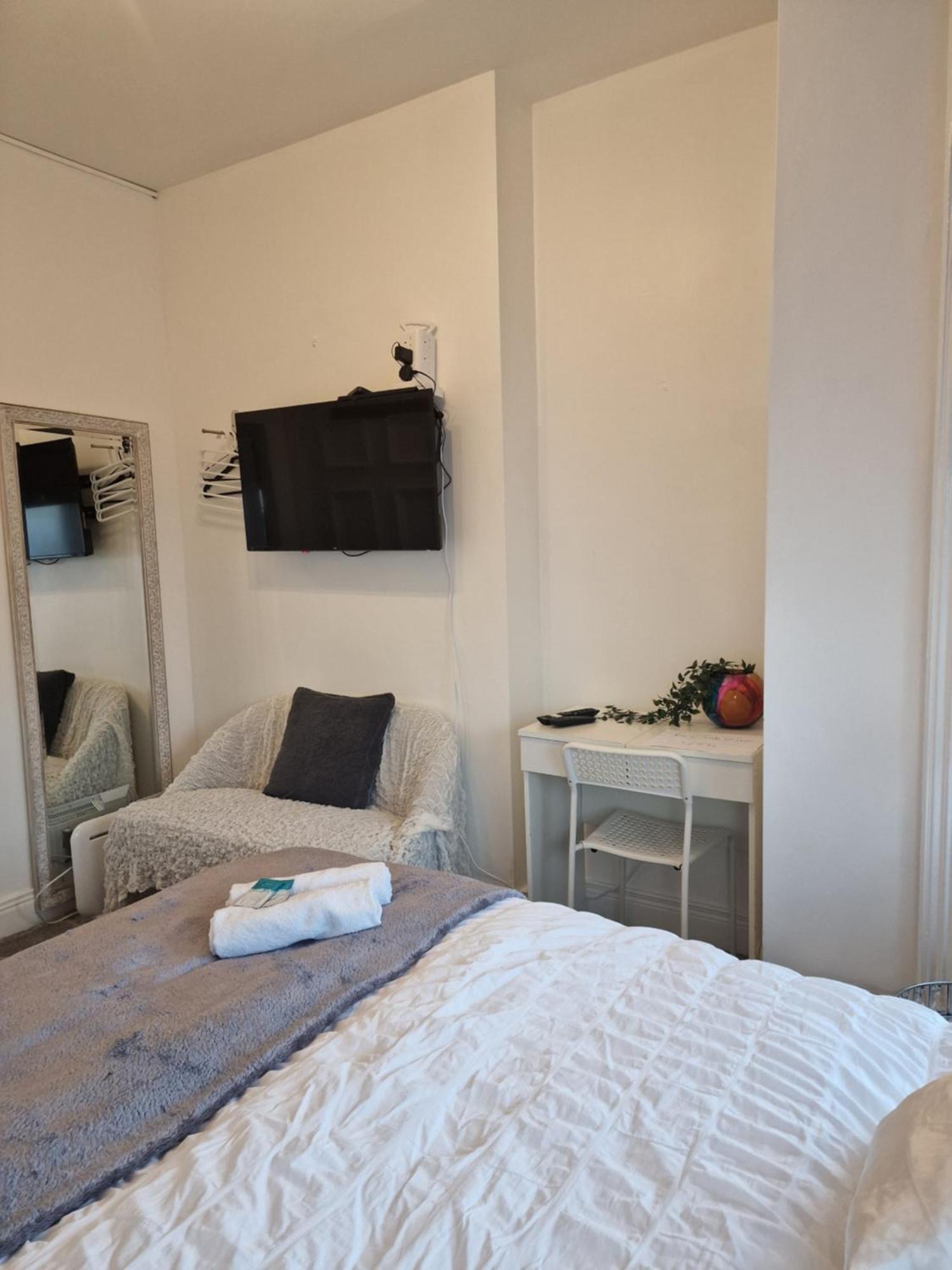 Aunty Katie'S House, Ni Tourist Board Certified & Located On The Main Oldpark Road To Belfast, With Free Continental Breakfast & Free Ultra Fast Sky Internet, Free Sky Sports & Free Sky Cinema, Self-Check In After 10Pm Gmt Hostel Eksteriør bilde