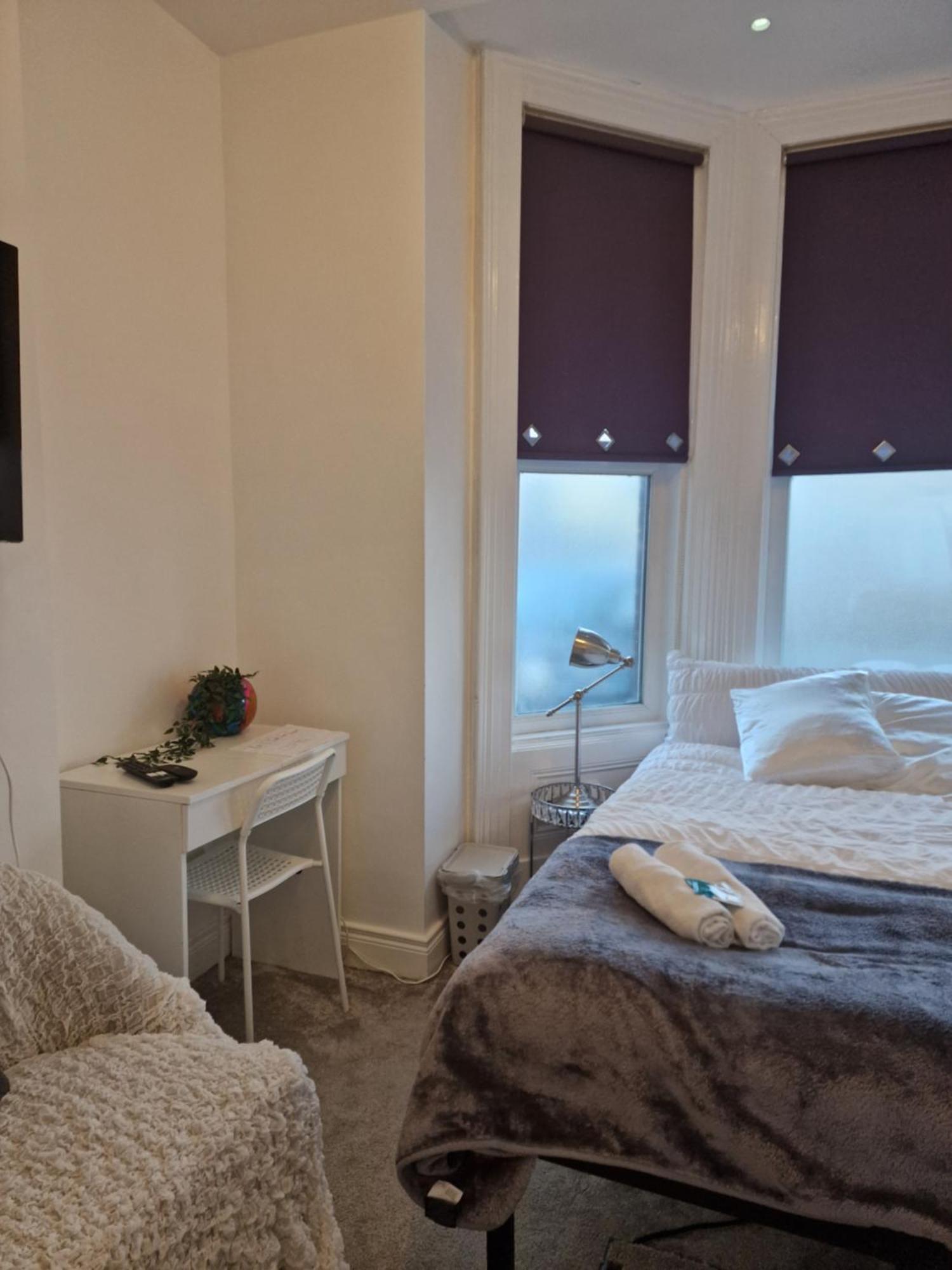 Aunty Katie'S House, Ni Tourist Board Certified & Located On The Main Oldpark Road To Belfast, With Free Continental Breakfast & Free Ultra Fast Sky Internet, Free Sky Sports & Free Sky Cinema, Self-Check In After 10Pm Gmt Hostel Eksteriør bilde