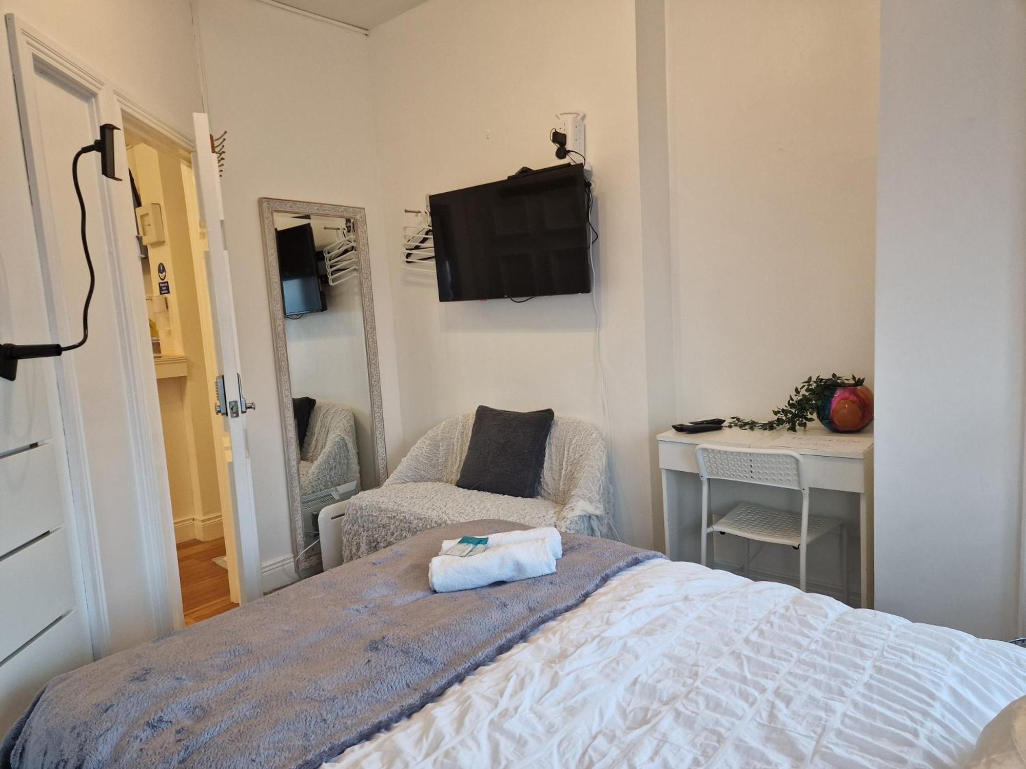 Aunty Katie'S House, Ni Tourist Board Certified & Located On The Main Oldpark Road To Belfast, With Free Continental Breakfast & Free Ultra Fast Sky Internet, Free Sky Sports & Free Sky Cinema, Self-Check In After 10Pm Gmt Hostel Eksteriør bilde