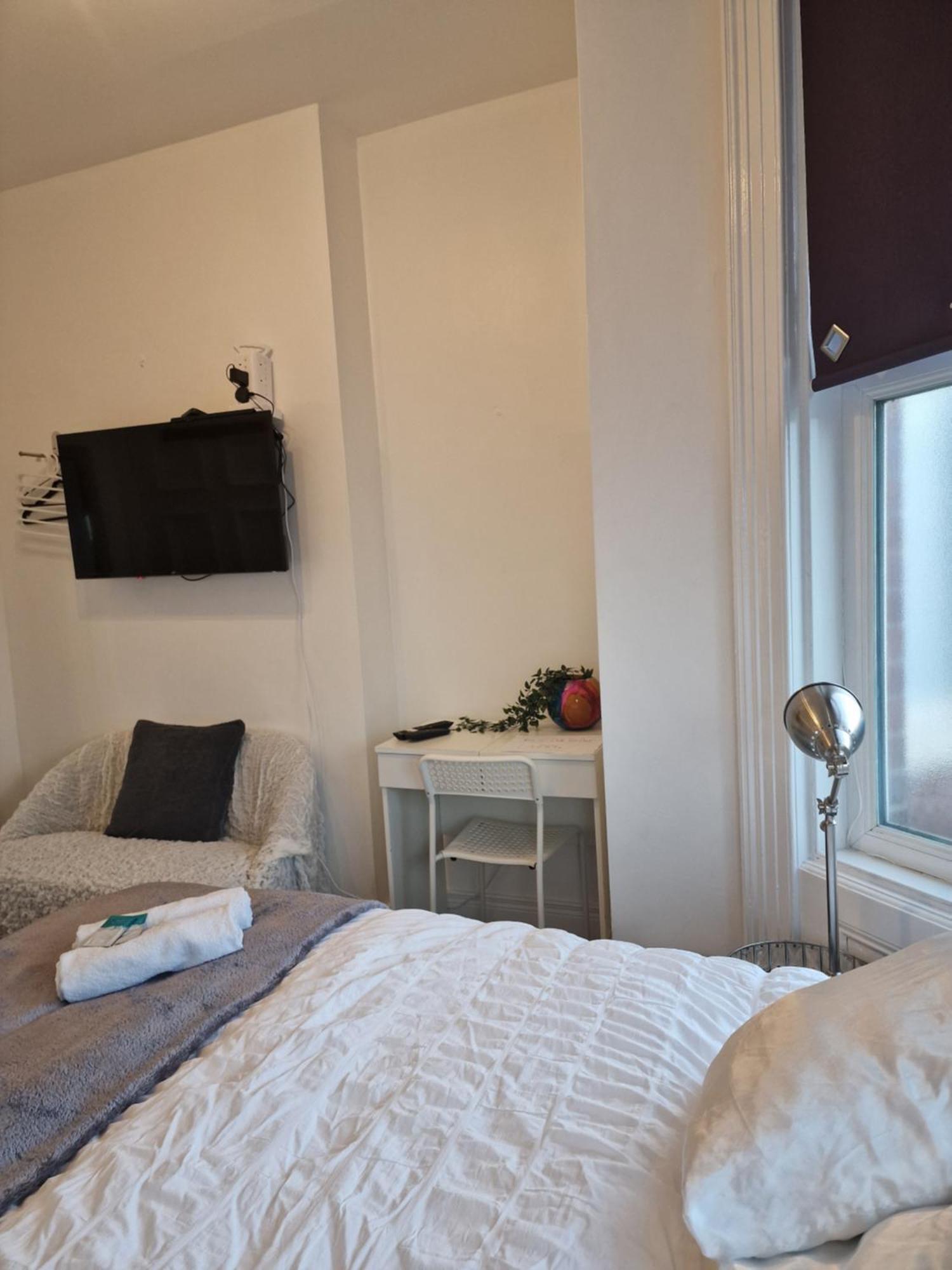 Aunty Katie'S House, Ni Tourist Board Certified & Located On The Main Oldpark Road To Belfast, With Free Continental Breakfast & Free Ultra Fast Sky Internet, Free Sky Sports & Free Sky Cinema, Self-Check In After 10Pm Gmt Hostel Eksteriør bilde